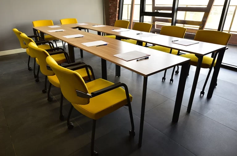 Workshop and training area furniture by Bürotime